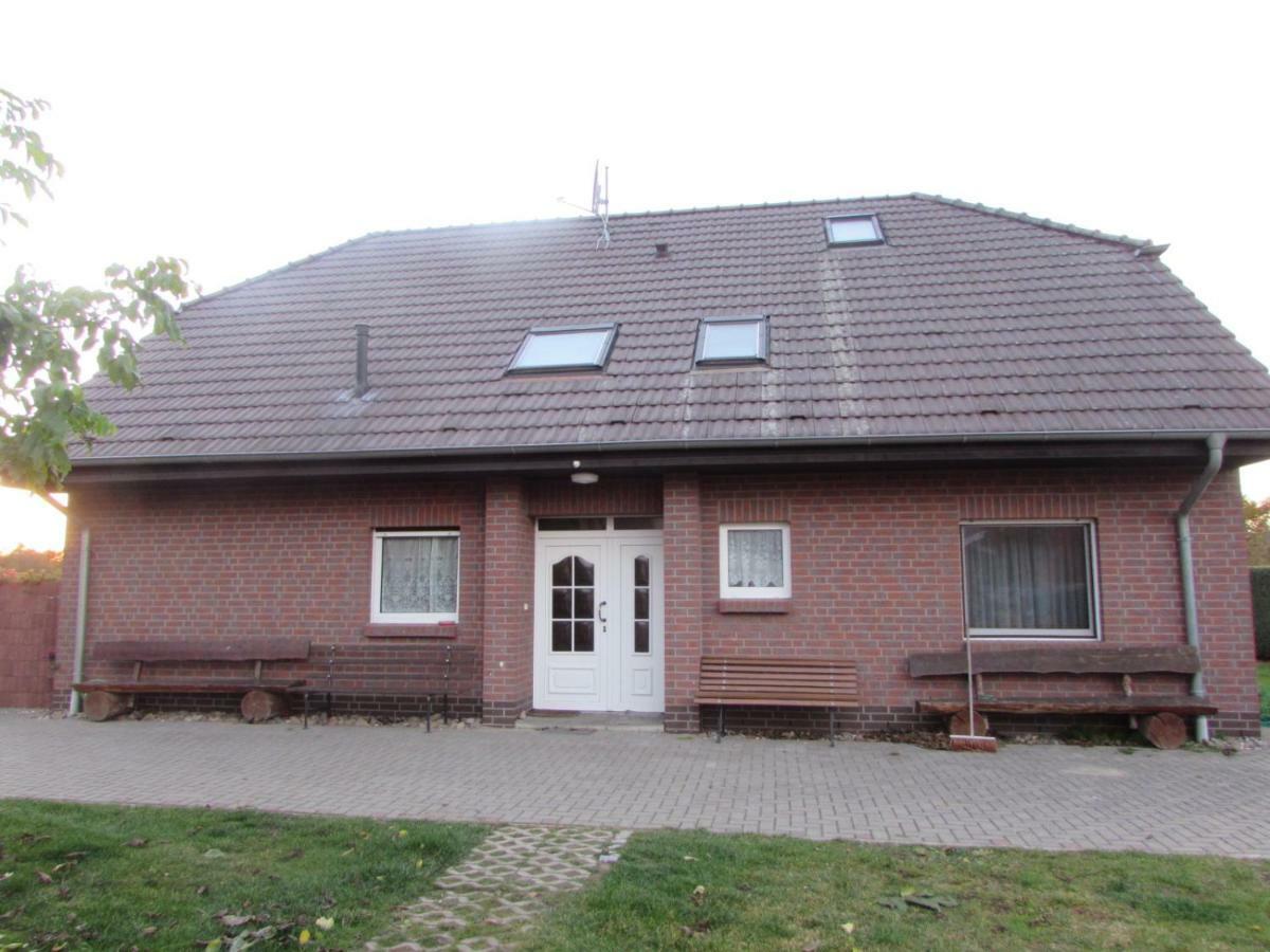 Ferienhaus Mit 2 Fewo In Mecklenburg Apartment Wesenberg Luaran gambar