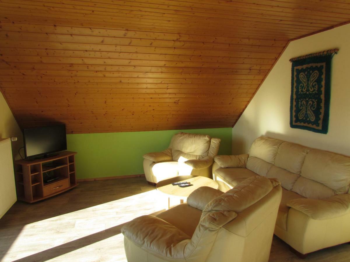 Ferienhaus Mit 2 Fewo In Mecklenburg Apartment Wesenberg Luaran gambar